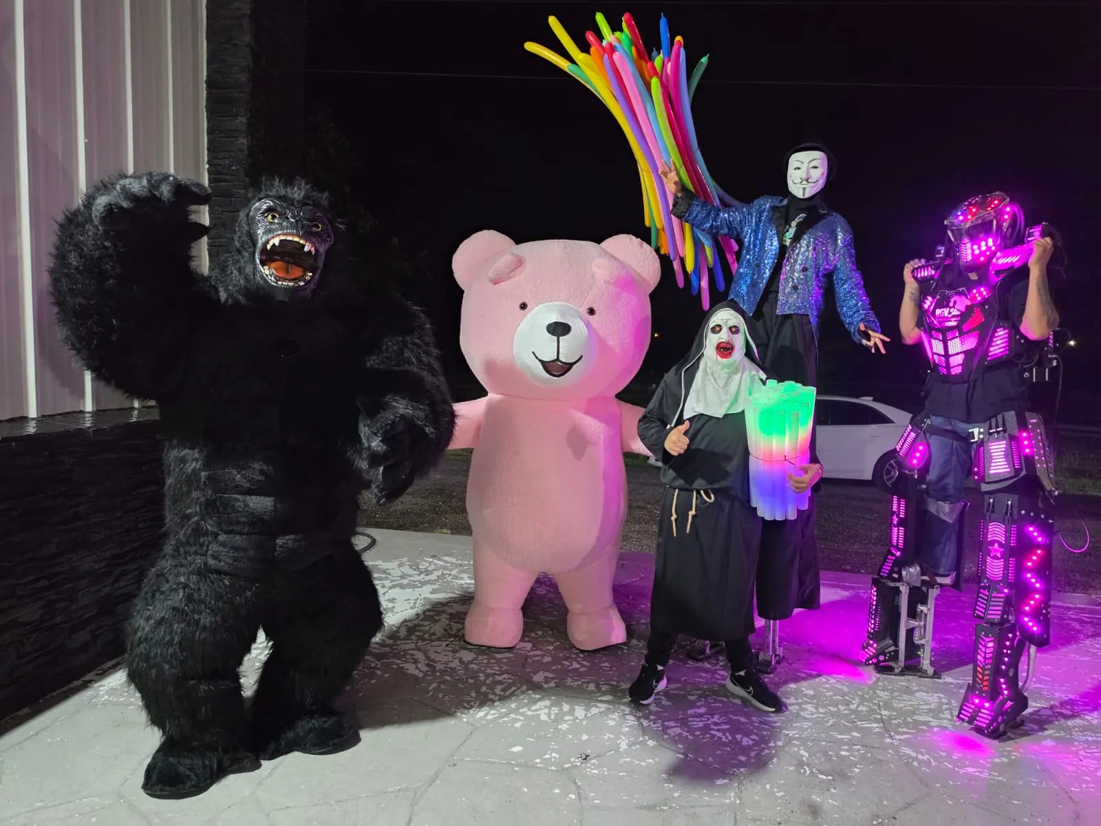 Grupo de personajes y animadores para eventos